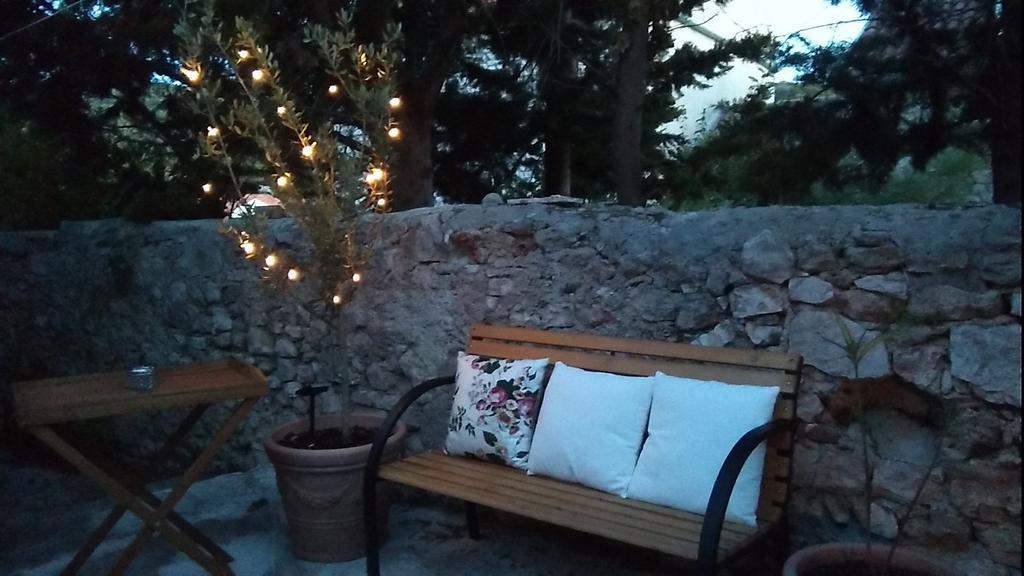 D House Authentic Zlarin House, Relaxing Courtyard And Terrace Villa Room photo